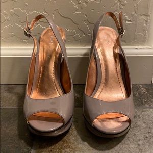 BCBG Patent Open Toe Sling Back Pump Heels Size 8